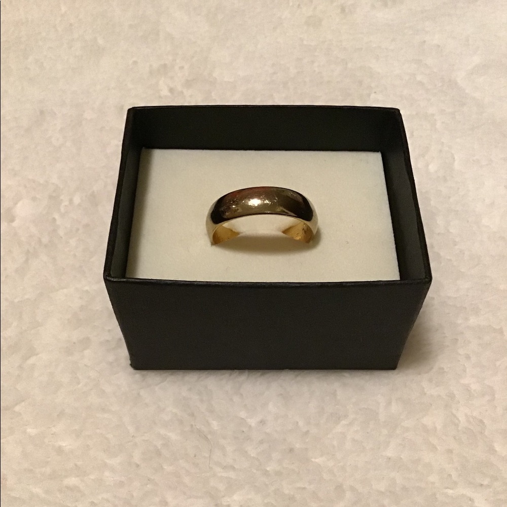 Unisex wedding band